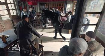 老酒馆吃瓜图片,一窥民间百态